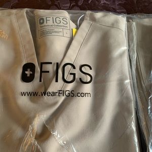 Boulder Figs scrub top